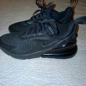 Boys youth size 5 black Nike shoes new